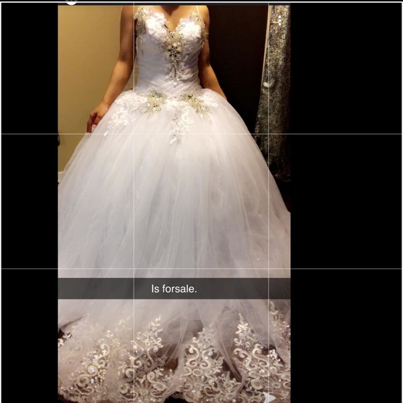 PRINCESS WEDDING DRESS - Picture 3 of 3